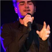 Se ofrecen clases de canto moderno (Repertorio, preparación de casting,...)